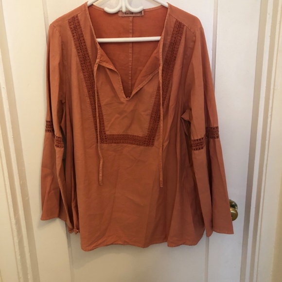 New Justfab 2x burnt orange top, bell sleeves, tie front, lace embellished - Picture 2 of 7